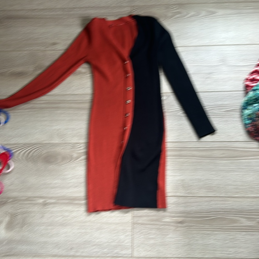 Dresses - Picture 2 of 2